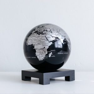MOVA Globus schwarz und silber 6" auf schwarzem Sockel