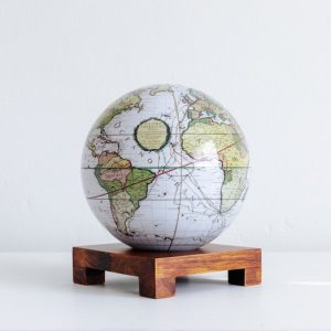 MOVA Globus Cassini Antique White 6" mit Holzsockel