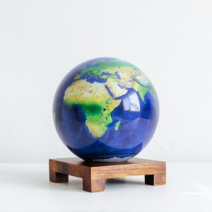 MOVA Globe Natural Earth Globe 6" auf Holzsockel